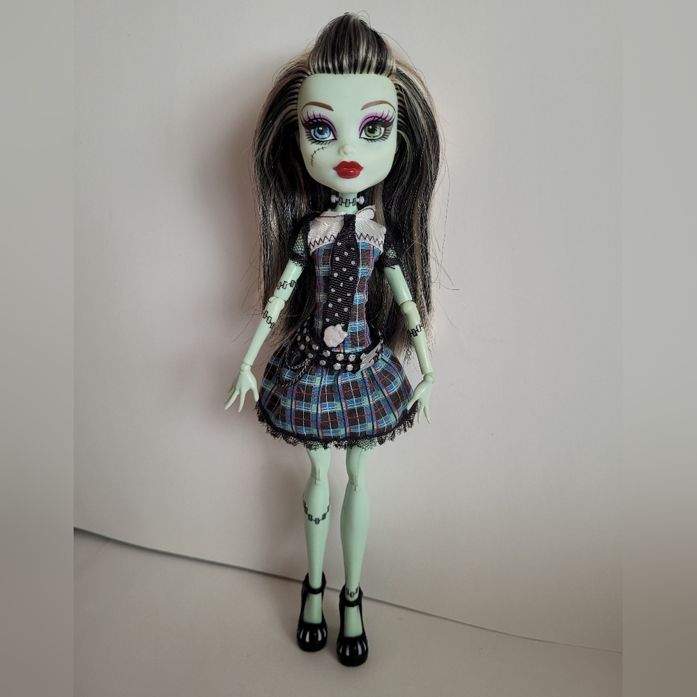 Monster High Frankie Stein Signature Doll 2014 Mattel Dolls